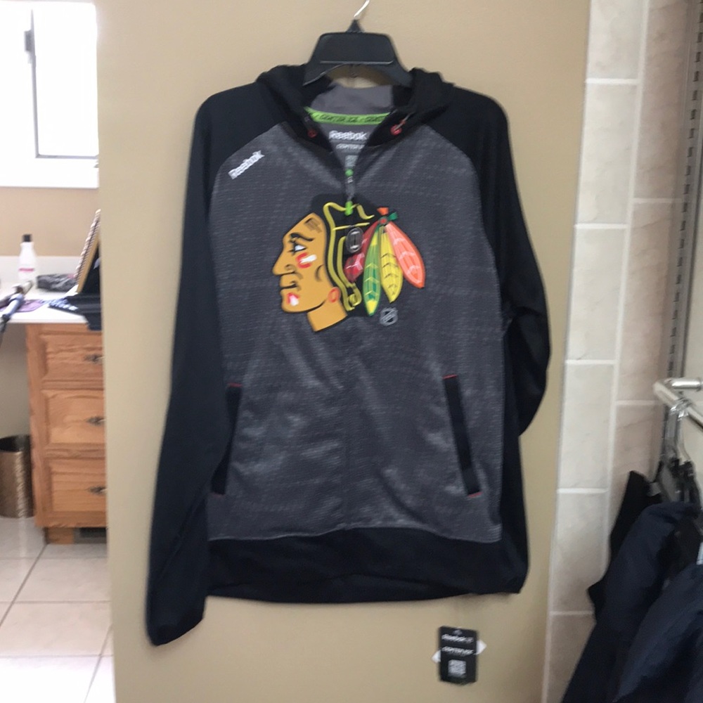 Blackhawks Rebol zip hoodie MET medium